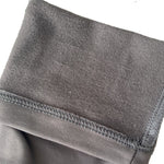 Highlighting the black seamless stitching legging